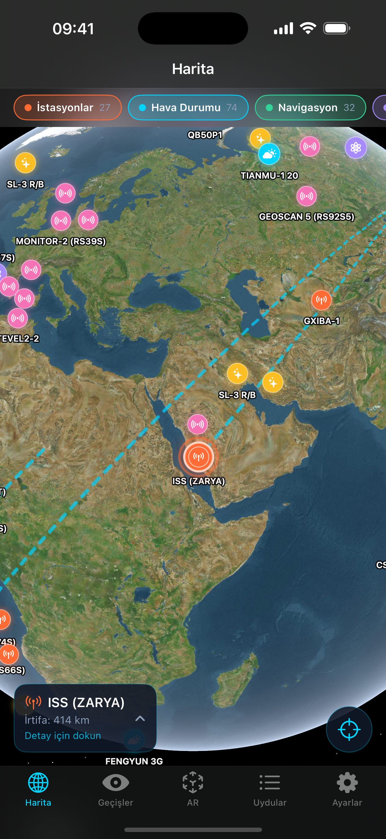 Periskopio harita ekranı — 3D dünya üzerinde canlı uydu konumları